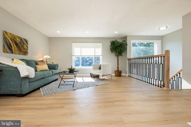 221 W DEER PARK RD, Gaithersburg, MD 20877