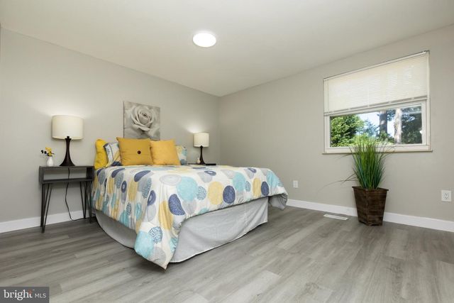 221 W DEER PARK RD, Gaithersburg, MD 20877
