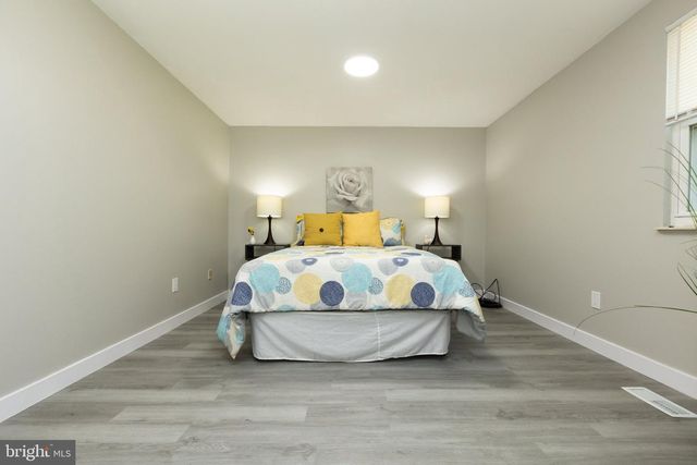 221 W DEER PARK RD, Gaithersburg, MD 20877