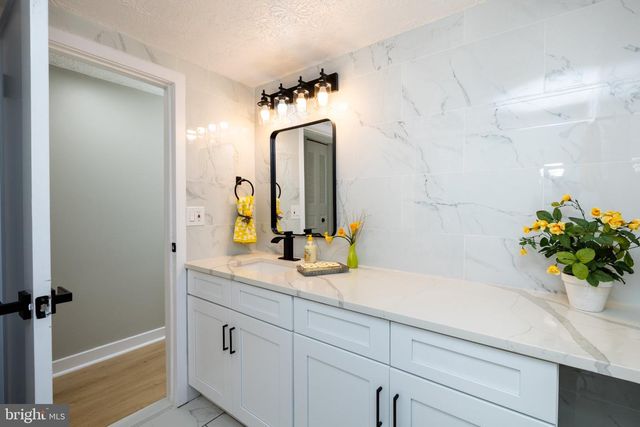 221 W DEER PARK RD, Gaithersburg, MD 20877