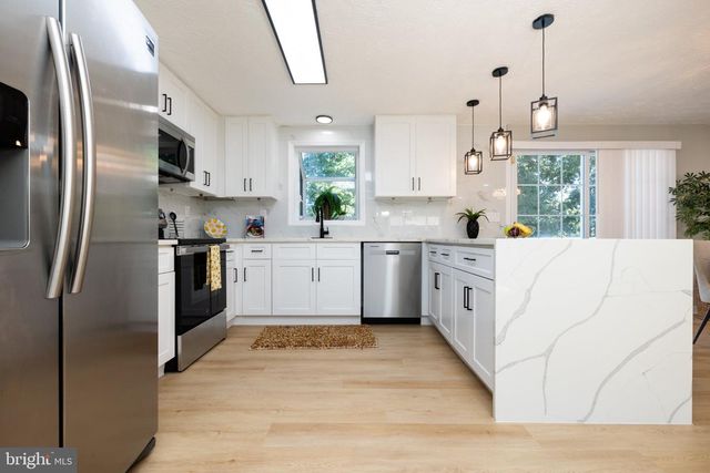 221 W DEER PARK RD, Gaithersburg, MD 20877