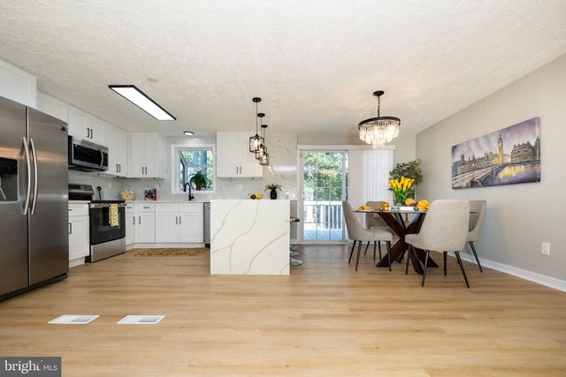 221 W DEER PARK RD, Gaithersburg, MD 20877