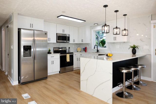 221 W DEER PARK RD, Gaithersburg, MD 20877