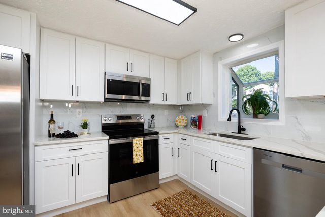 221 W DEER PARK RD, Gaithersburg, MD 20877