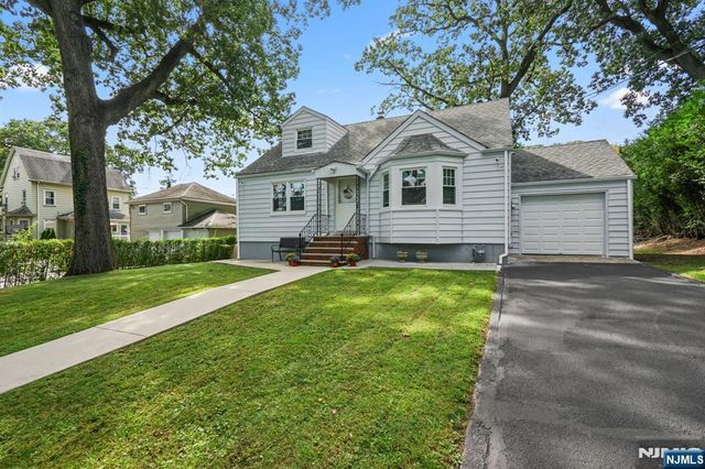 15 Oak Ridge Avenue, Nutley, NJ 07110