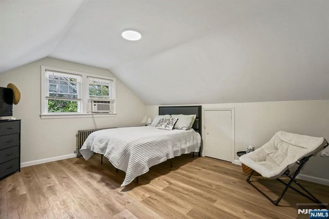 15 Oak Ridge Avenue, Nutley, NJ 07110