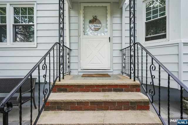 15 Oak Ridge Avenue, Nutley, NJ 07110
