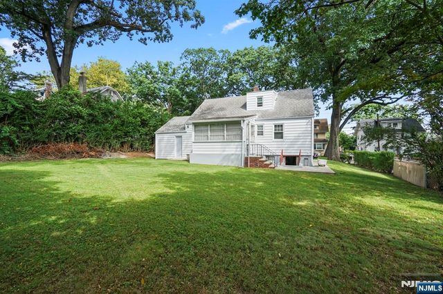 15 Oak Ridge Avenue, Nutley, NJ 07110