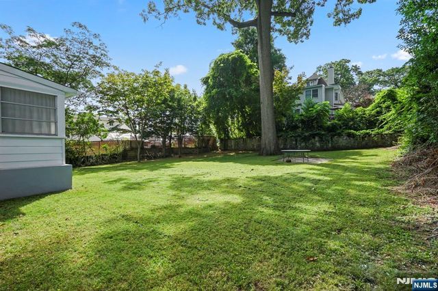 15 Oak Ridge Avenue, Nutley, NJ 07110