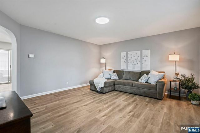 15 Oak Ridge Avenue, Nutley, NJ 07110
