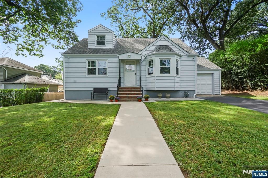 15 Oak Ridge Avenue, Nutley, NJ 07110