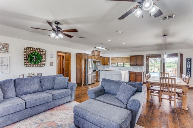 950 Johnson Bend Road, Weatherford, TX 76088