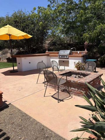 1825 Kent Place, Vista, CA 92084