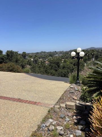 1825 Kent Place, Vista, CA 92084