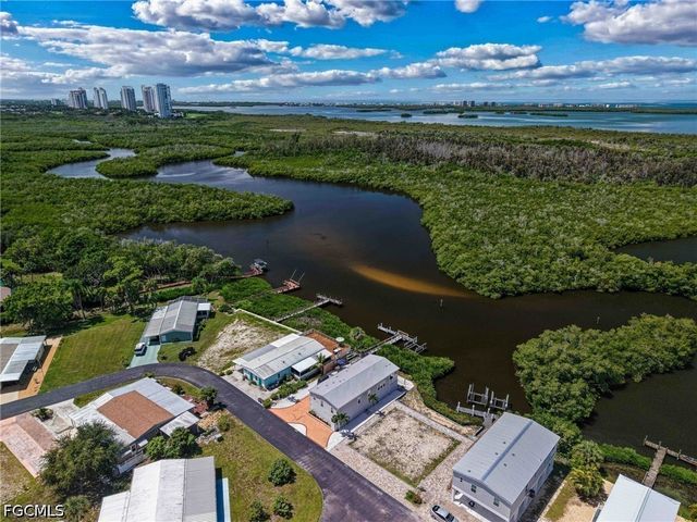4725 Tahiti DR, Bonita Springs, FL 34134