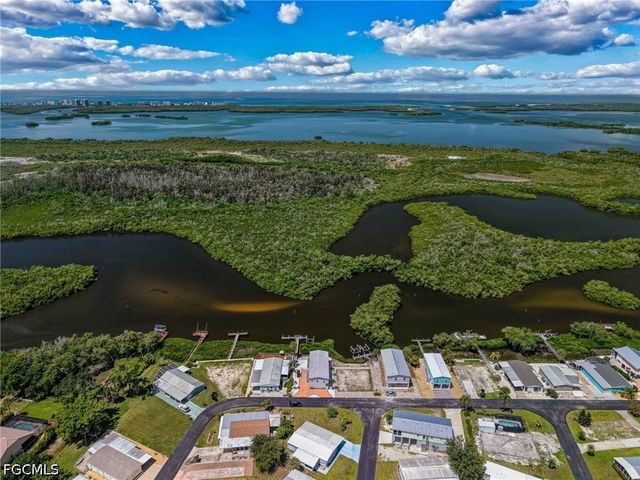 4725 Tahiti DR, Bonita Springs, FL 34134