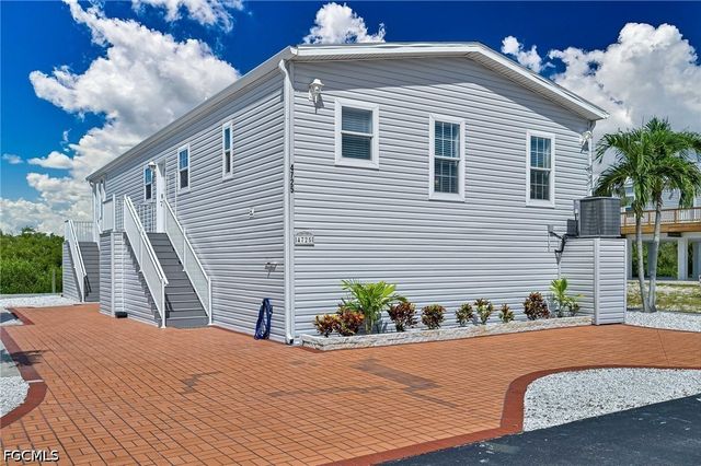 4725 Tahiti DR, Bonita Springs, FL 34134