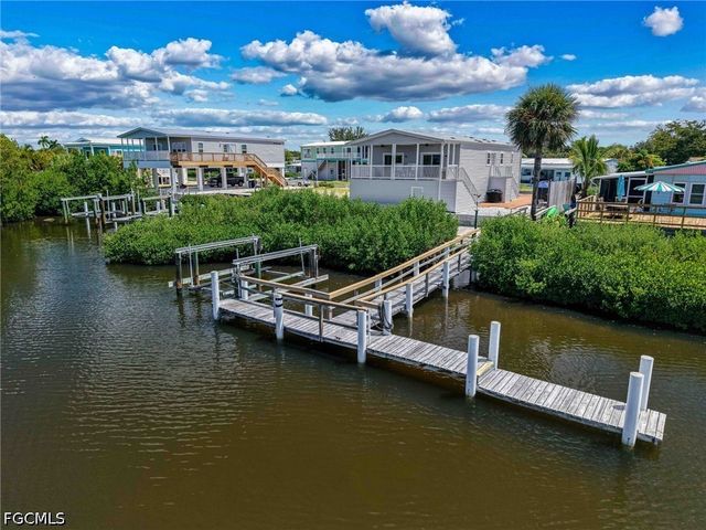 4725 Tahiti DR, Bonita Springs, FL 34134