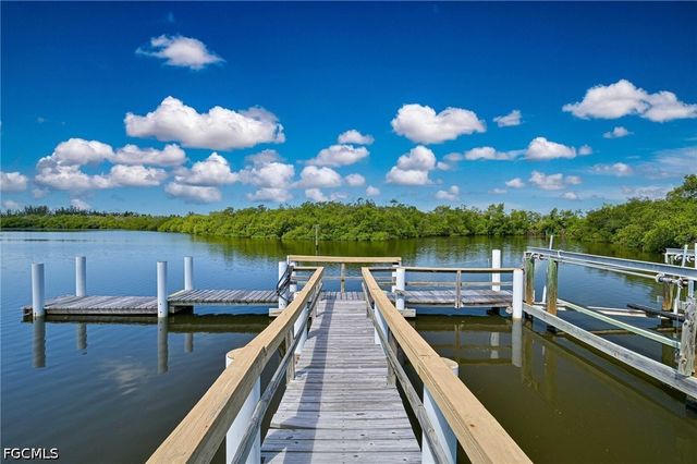 4725 Tahiti DR, Bonita Springs, FL 34134