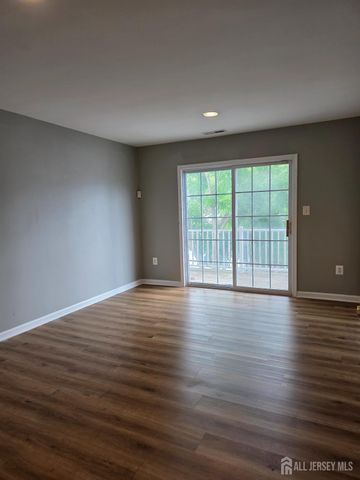 14 Central Square Park, Metuchen, NJ 08840