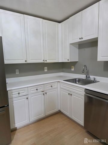 14 Central Square Park, Metuchen, NJ 08840