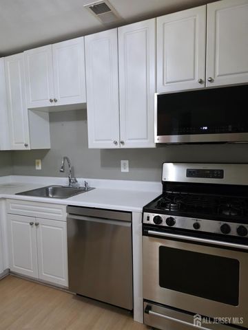 14 Central Square Park, Metuchen, NJ 08840