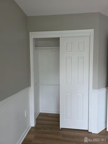 14 Central Square Park, Metuchen, NJ 08840
