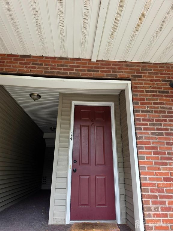 14 Central Square Park, Metuchen, NJ 08840