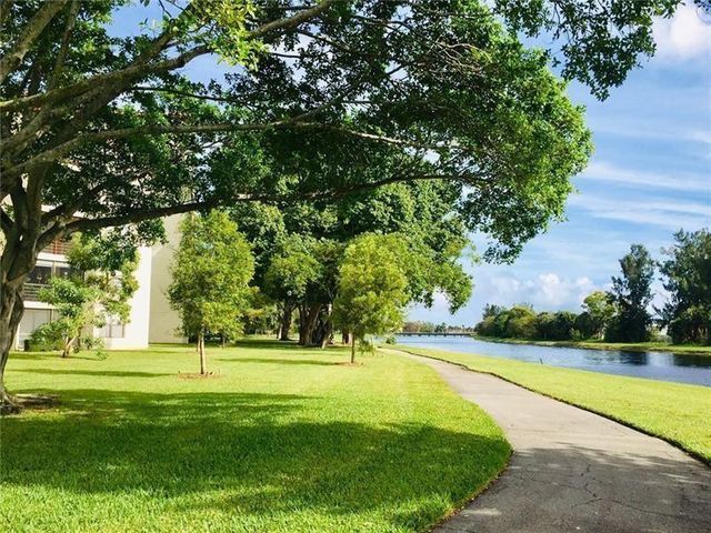 2112 S Cypress Bend Drive 203, Pompano Beach, FL 33069