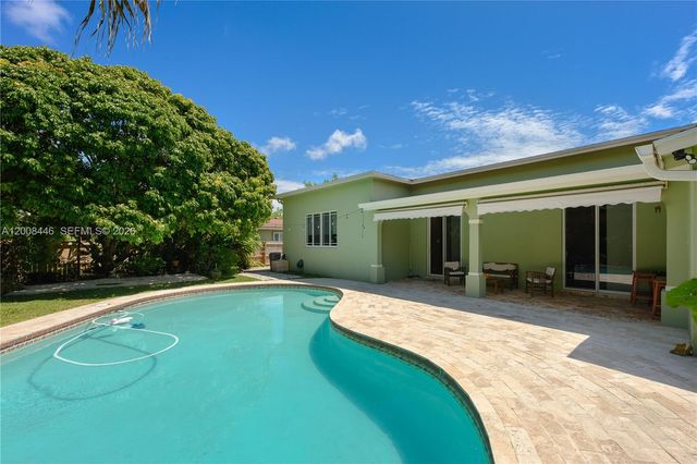 14590 SW 84th Ct, Palmetto Bay, FL 33158