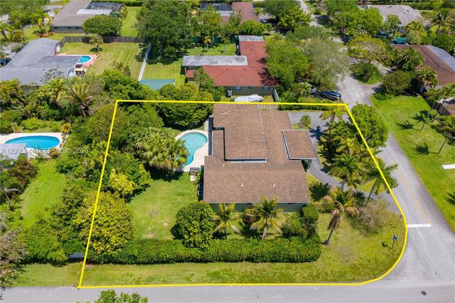 14590 SW 84th Ct, Palmetto Bay, FL 33158