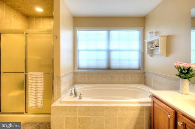 18 MILLWOOD DR, Mickleton, NJ 08056