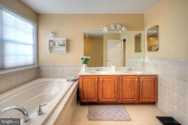 18 MILLWOOD DR, Mickleton, NJ 08056