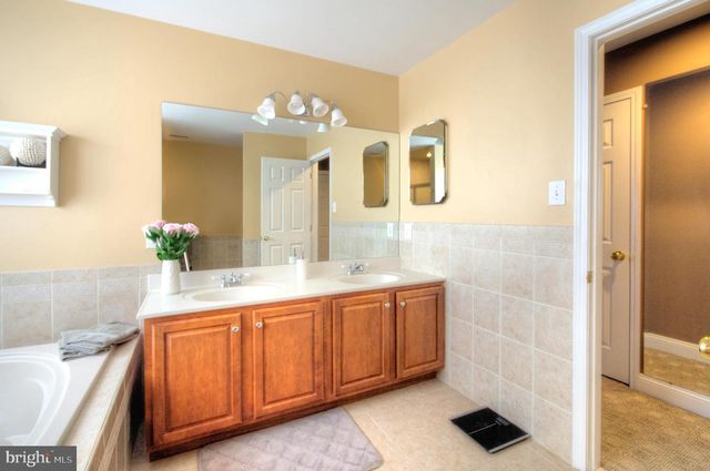 18 MILLWOOD DR, Mickleton, NJ 08056