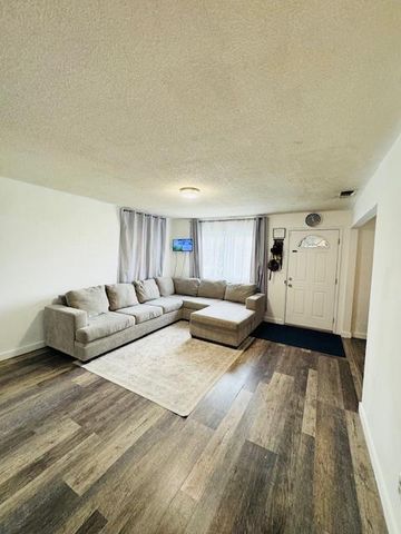 901 Blaine Ave, Sacramento, CA 95838