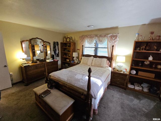 9758 E Richview Road, Mt Vernon, IL 62864