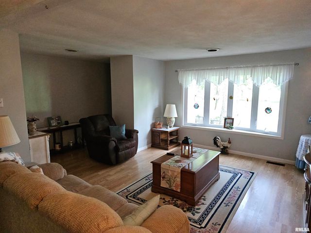 9758 E Richview Road, Mt Vernon, IL 62864