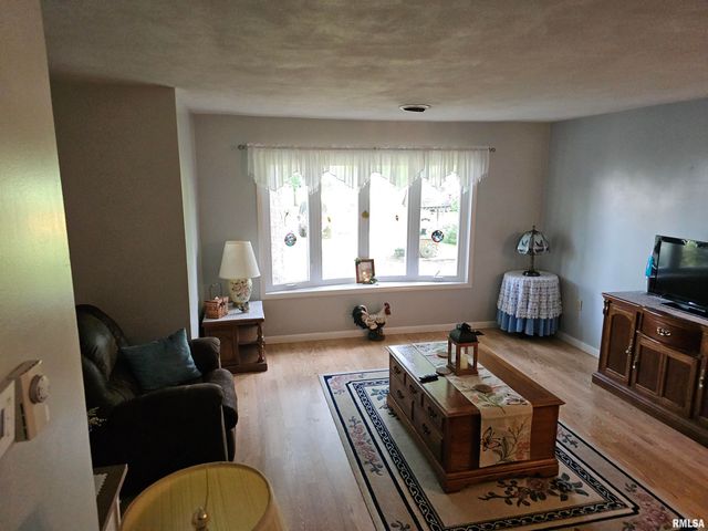 9758 E Richview Road, Mt Vernon, IL 62864