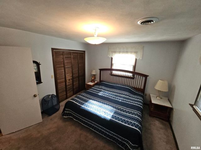 9758 E Richview Road, Mt Vernon, IL 62864