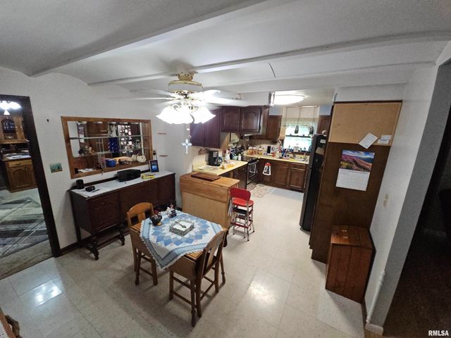 9758 E Richview Road, Mt Vernon, IL 62864