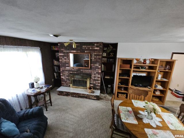 9758 E Richview Road, Mt Vernon, IL 62864