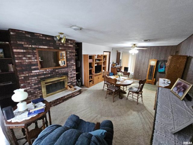 9758 E Richview Road, Mt Vernon, IL 62864