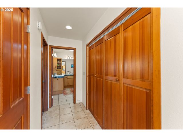 325 BEALS CREEK Rd, Canyonville, OR 97417