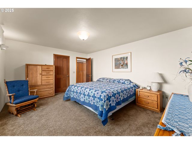 325 BEALS CREEK Rd, Canyonville, OR 97417