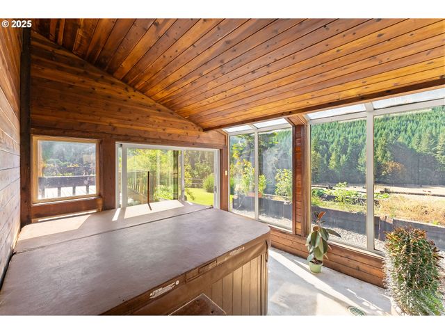 325 BEALS CREEK Rd, Canyonville, OR 97417