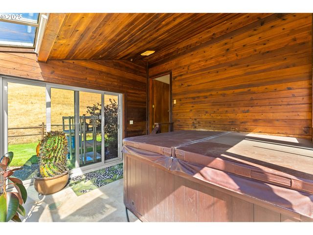 325 BEALS CREEK Rd, Canyonville, OR 97417