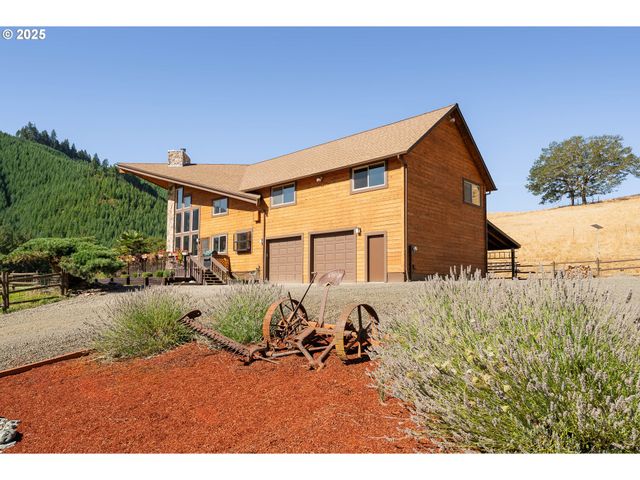 325 BEALS CREEK Rd, Canyonville, OR 97417