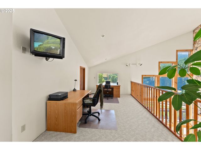 325 BEALS CREEK Rd, Canyonville, OR 97417