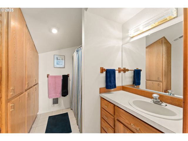 325 BEALS CREEK Rd, Canyonville, OR 97417