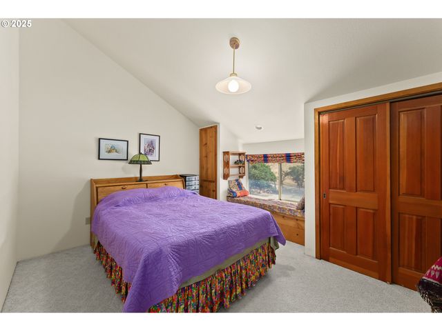 325 BEALS CREEK Rd, Canyonville, OR 97417